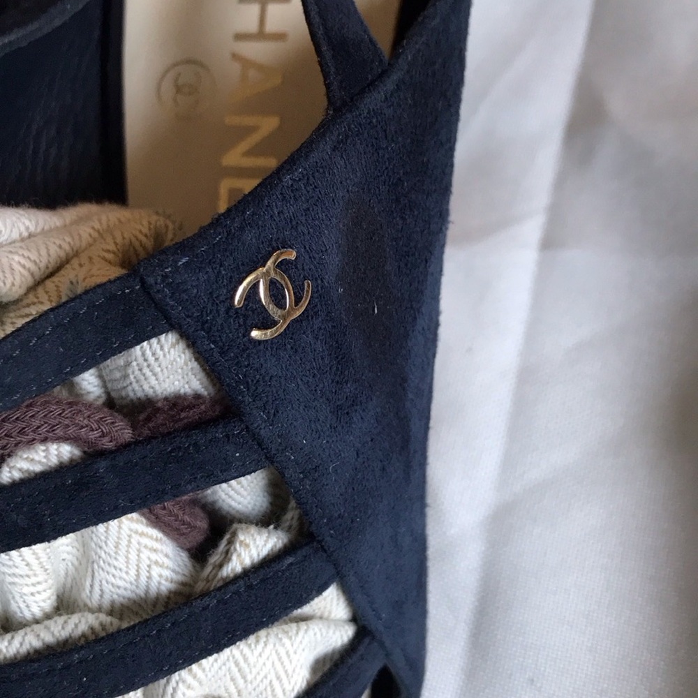 Chanel INTERLOCKING CC LOGO SLINGBACK SANDALS - Picture 14 of 16